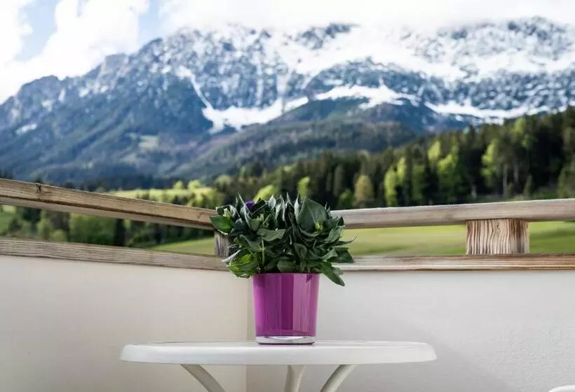 山の見えるジュニアスイート, Landhotel Föhrenhof Ellmau
