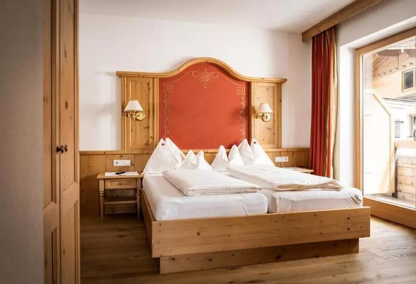 山の見えるジュニアスイート, Landhotel Föhrenhof Ellmau