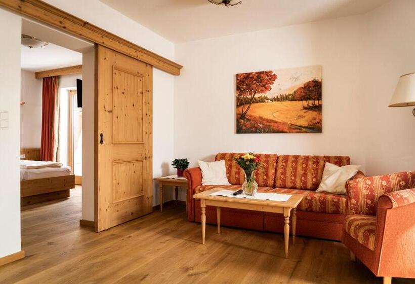 جناح جونيور مطل على الجبل, Landhotel Föhrenhof Ellmau