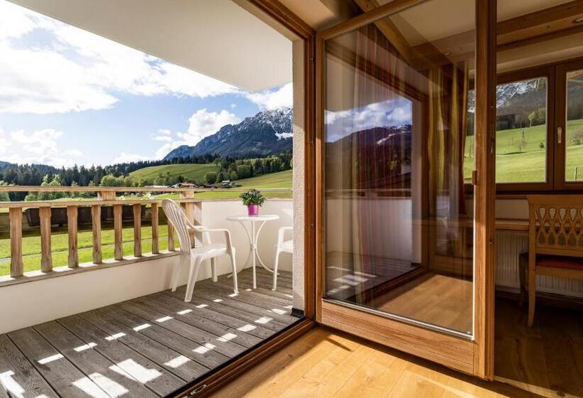 جناح جونيور مطل على الجبل, Landhotel Föhrenhof Ellmau