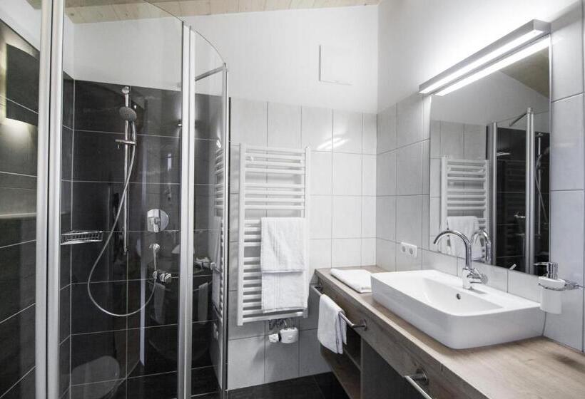 Студио Стандарт с Балконом, Landhotel Föhrenhof Ellmau