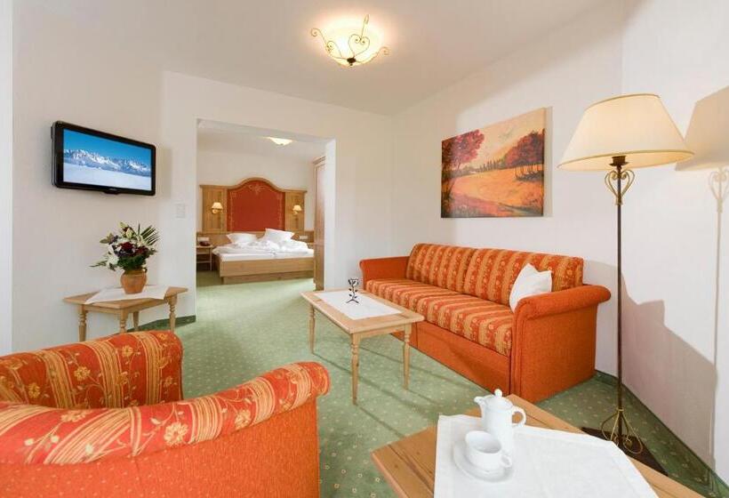 جناح جونيور مطل على الجبل, Landhotel Föhrenhof Ellmau