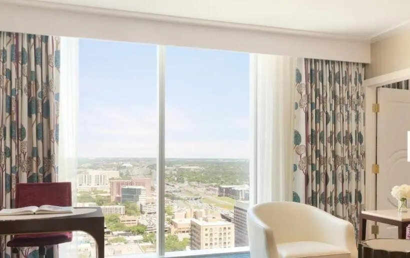 スイート, Fairmont Austin Gold Experience
