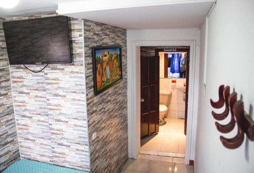 이코노미 룸, Punto 100