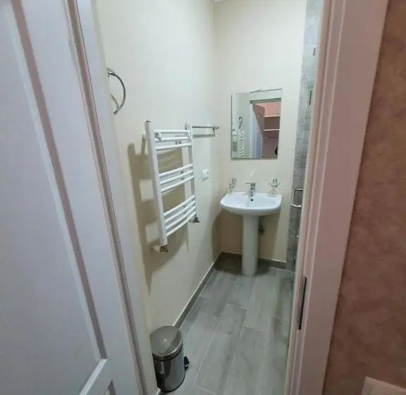 اتاق اکونومی, Tsaghkunk Chef House