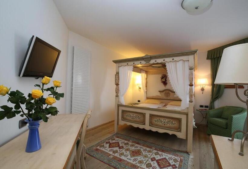 标准间带山景, Mesdi