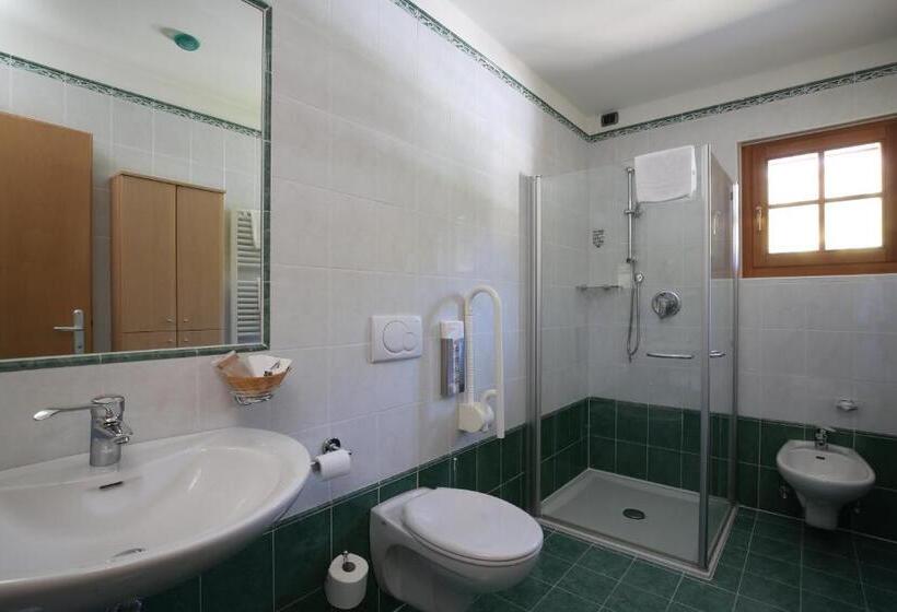 标准三人间, Mesdi