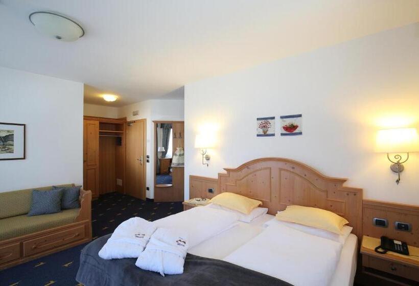 标准三人间, Mesdi