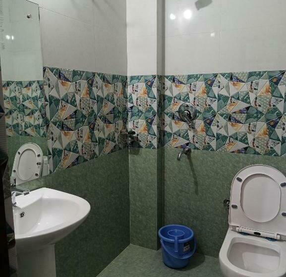 اتاق لوکس سه تخته, Vrindavan Palace