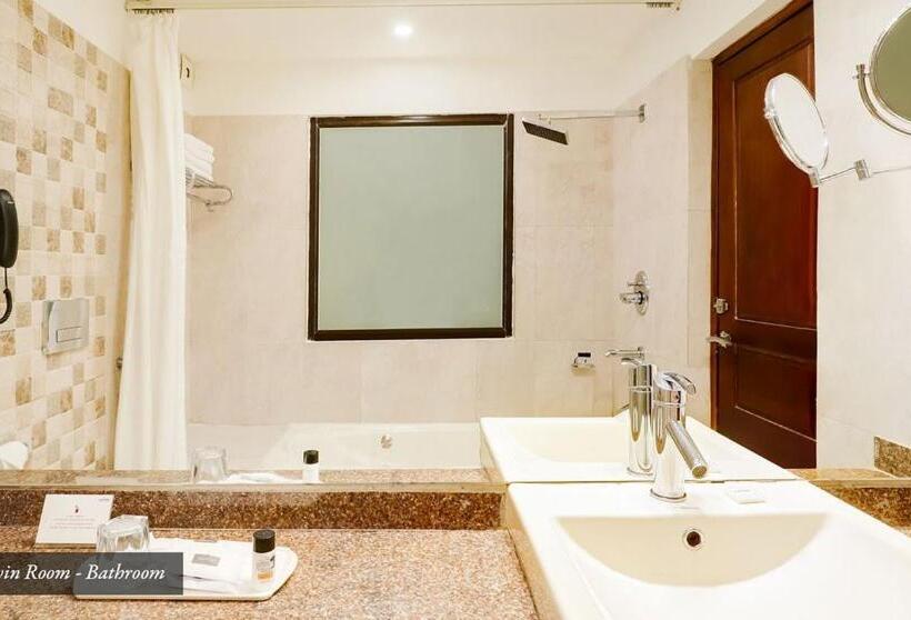 带大床的标准间, Sobralia Casino Resort & Spa