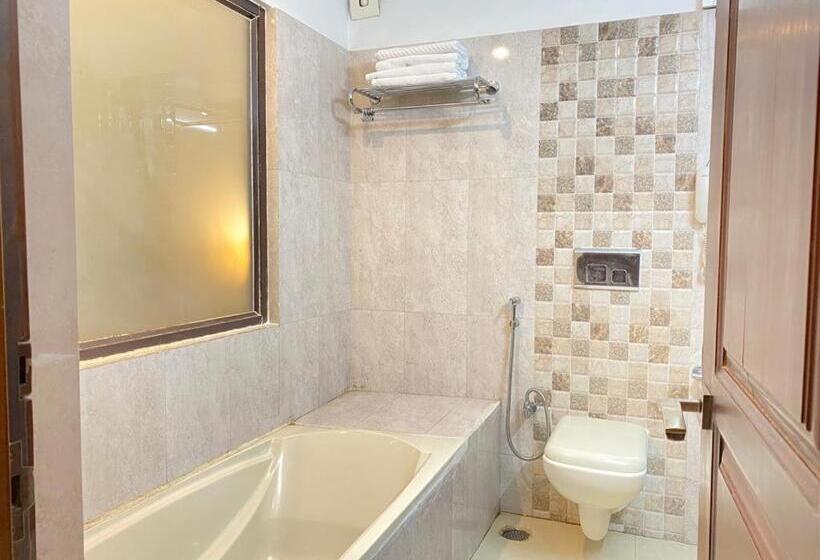 带大床的标准间, Sobralia Casino Resort & Spa