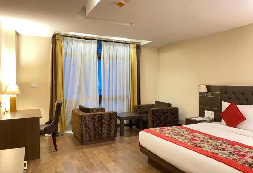 带大床的标准间, Sobralia Casino Resort & Spa