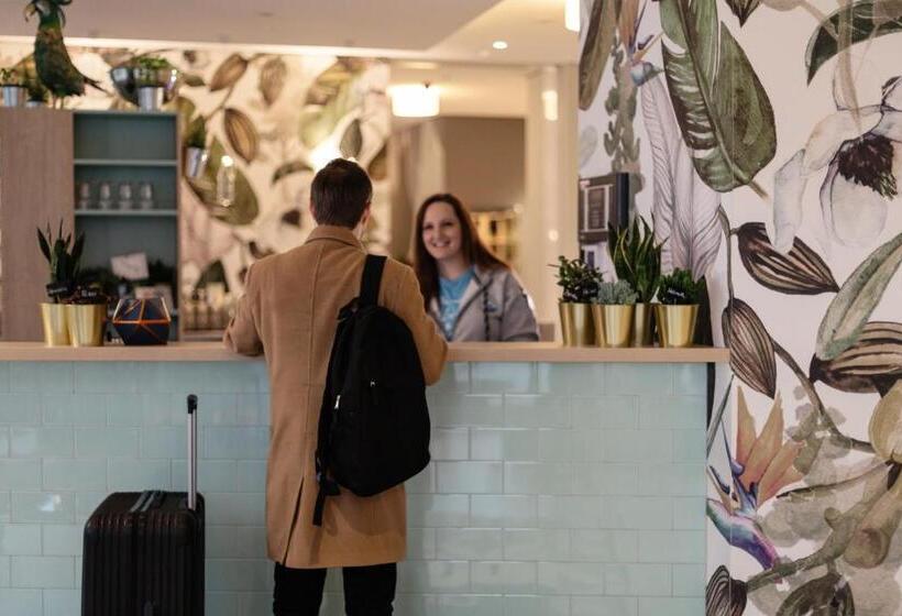 اتاق لوکس, The Niu Crusoe   Apartments