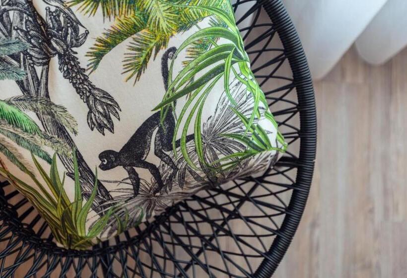 اتاق لوکس سه تخته, The Niu Crusoe   Apartments