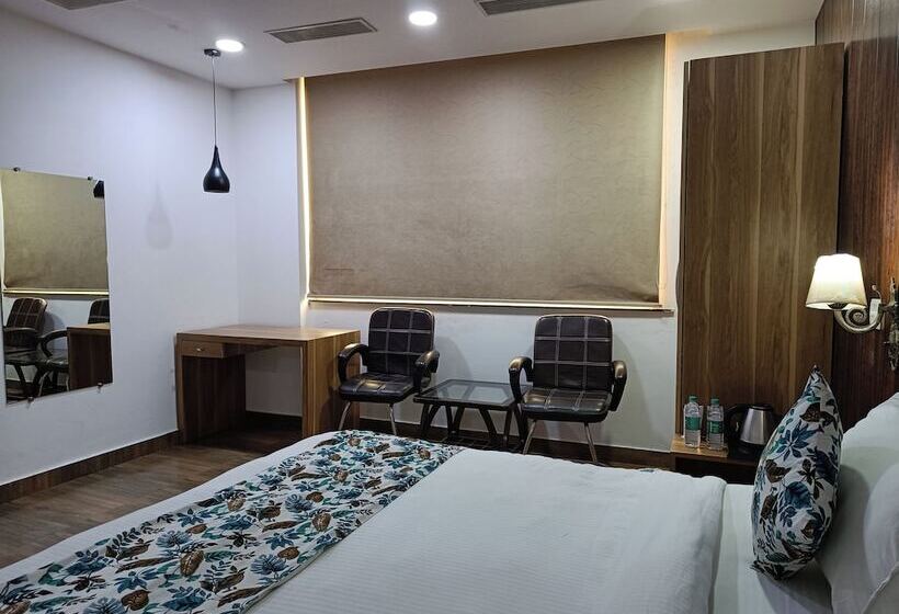 اتاق لوکس, The Dwelling Paradise