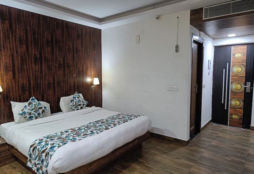 اتاق لوکس, The Dwelling Paradise