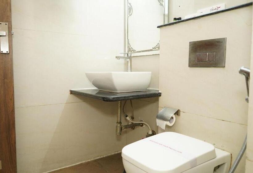 اتاق اکونومی, The Dwelling Paradise