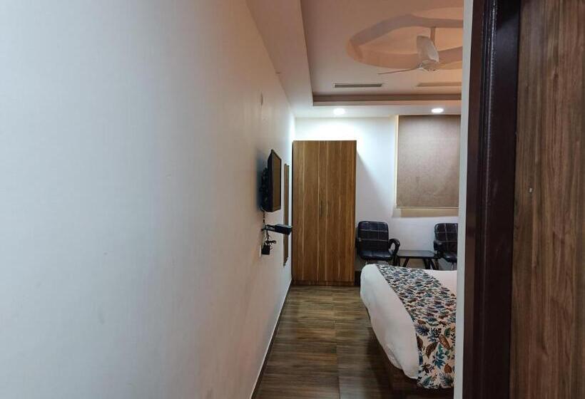 اتاق اکونومی, The Dwelling Paradise