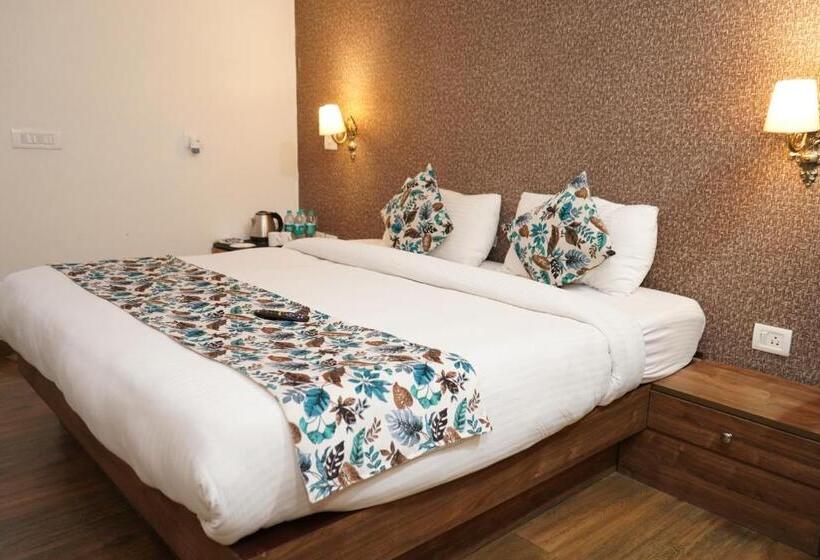 اتاق اکونومی, The Dwelling Paradise