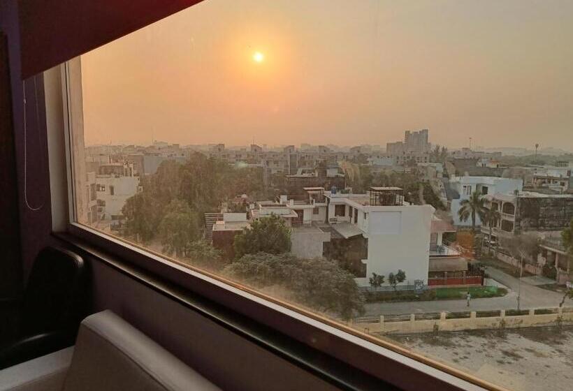 اتاق سوپریور, The Dwelling Paradise