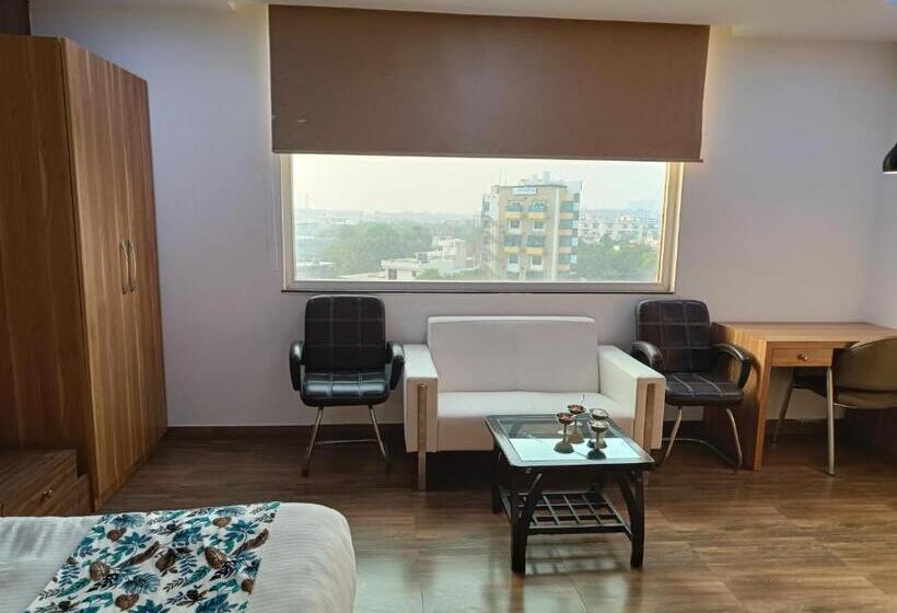 اتاق سوپریور, The Dwelling Paradise