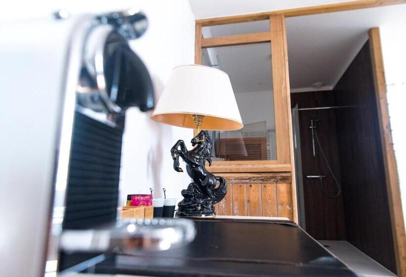 패밀리 룸 가든 전망, Le Bas Chitray