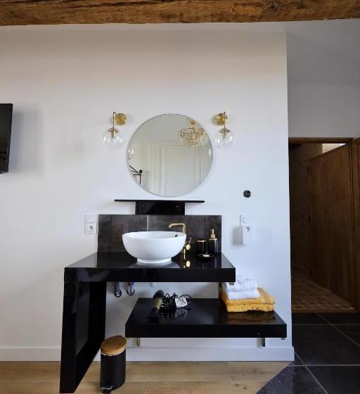 디럭스 룸, Le Bas Chitray