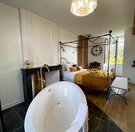 디럭스 룸, Le Bas Chitray