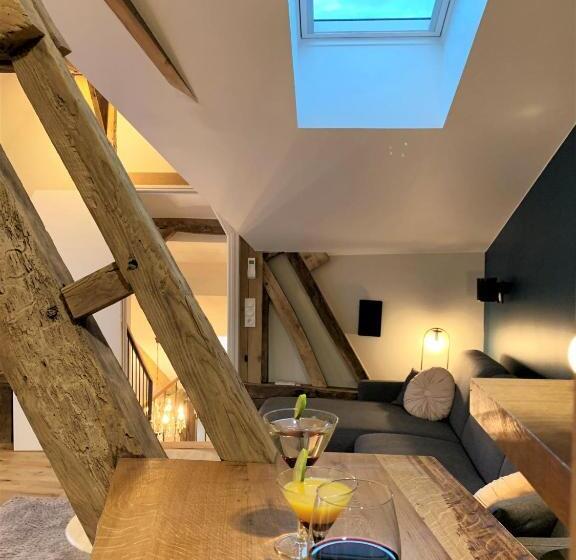 듀플렉스 스위트, Le Bas Chitray