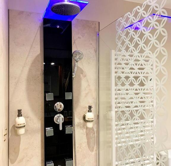 듀플렉스 스위트, Le Bas Chitray