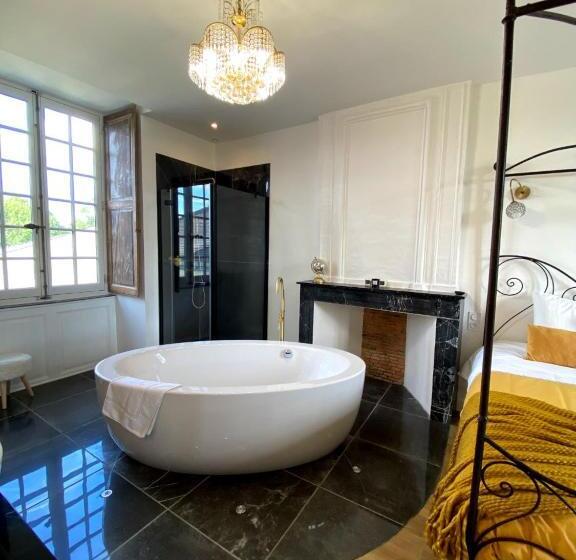 디럭스 룸, Le Bas Chitray