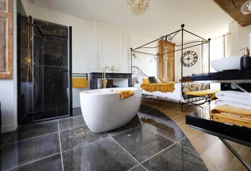 디럭스 룸, Le Bas Chitray