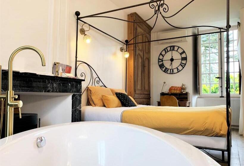 디럭스 룸, Le Bas Chitray