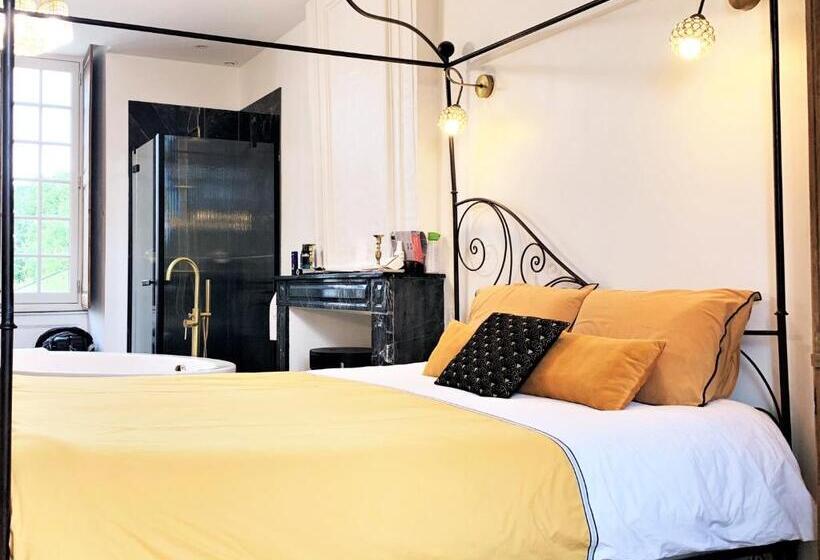 디럭스 룸, Le Bas Chitray