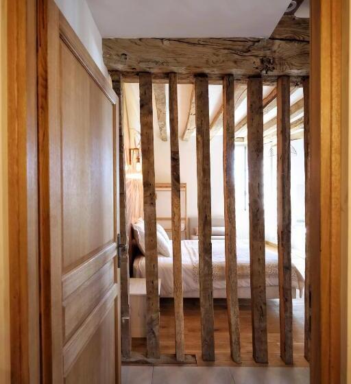 디럭스 트리플 룸, Le Bas Chitray