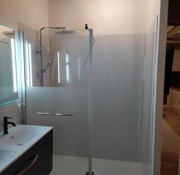 디럭스 트리플 룸, Le Bas Chitray