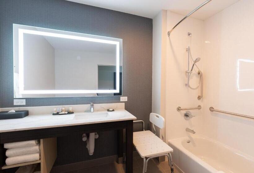 身障者適用キングサイズベッドルーム, La Quinta Inn & Suites By Wyndham Shorewood