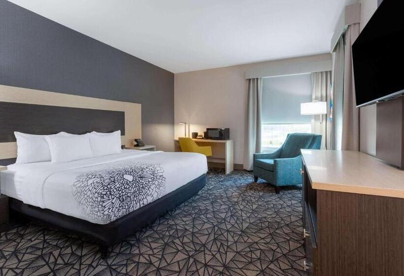 キングサイズベッドのデラックススイート, La Quinta Inn & Suites By Wyndham Shorewood