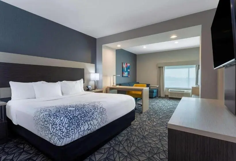 キングサイズベッドのデラックススイート, La Quinta Inn & Suites By Wyndham Shorewood