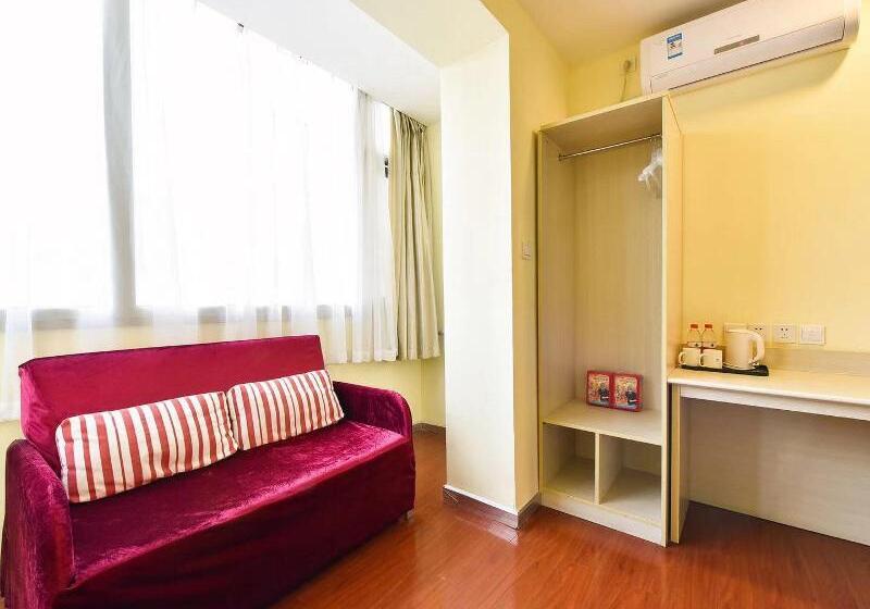 キングサイズベッドのスタンダードルーム, La Quinta Inn & Suites By Wyndham Shorewood