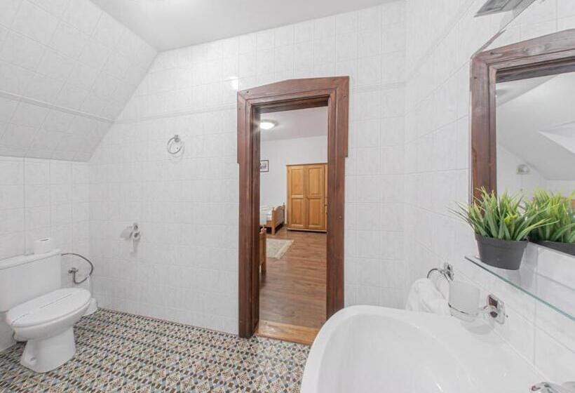 スタンダードトリプルルーム, Salamander   Garni