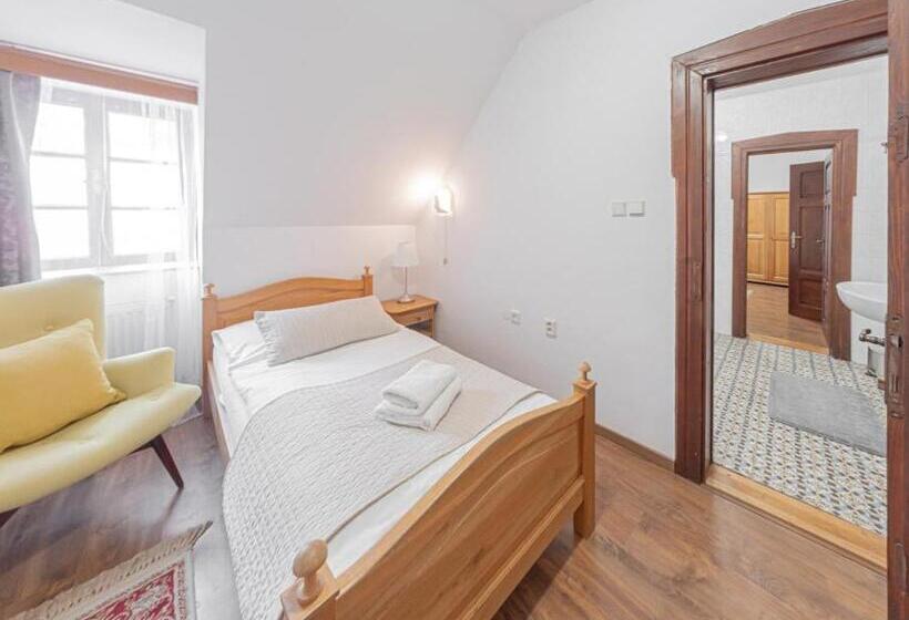 スタンダードトリプルルーム, Salamander   Garni