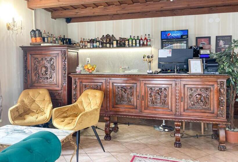 スタンダードトリプルルーム, Salamander   Garni