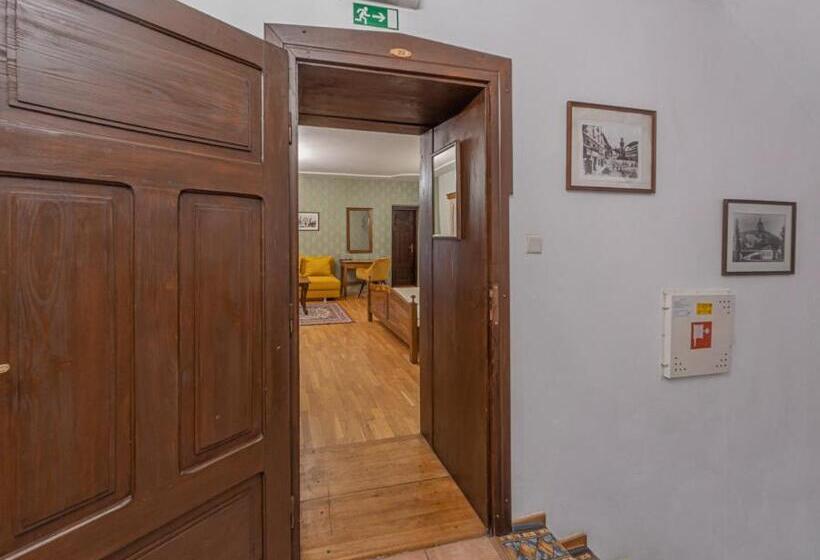 スタンダードルーム, Salamander   Garni