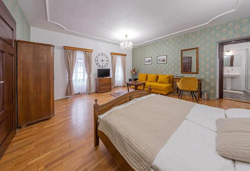 スタンダードルーム, Salamander   Garni