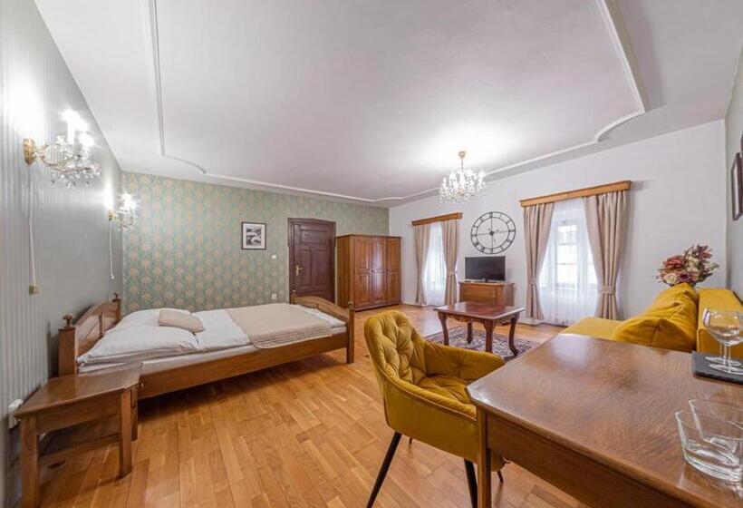 スタンダードルーム, Salamander   Garni