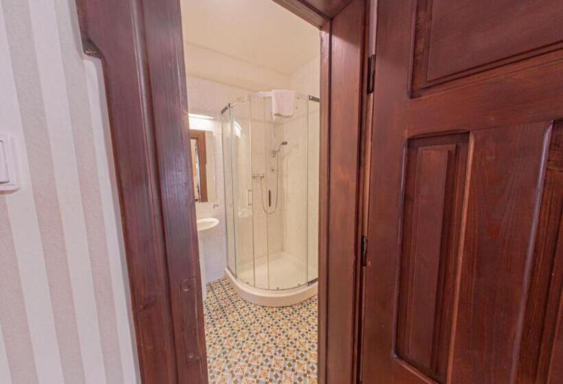 スタンダードルーム, Salamander   Garni