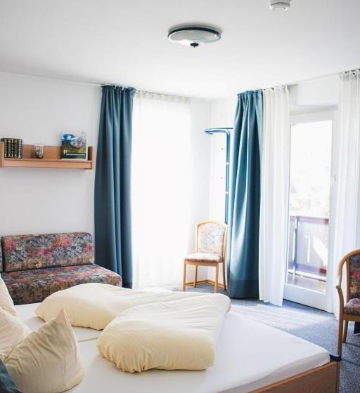 Трехместный Номер Стандарт с Балконом, Gästehaus Germania