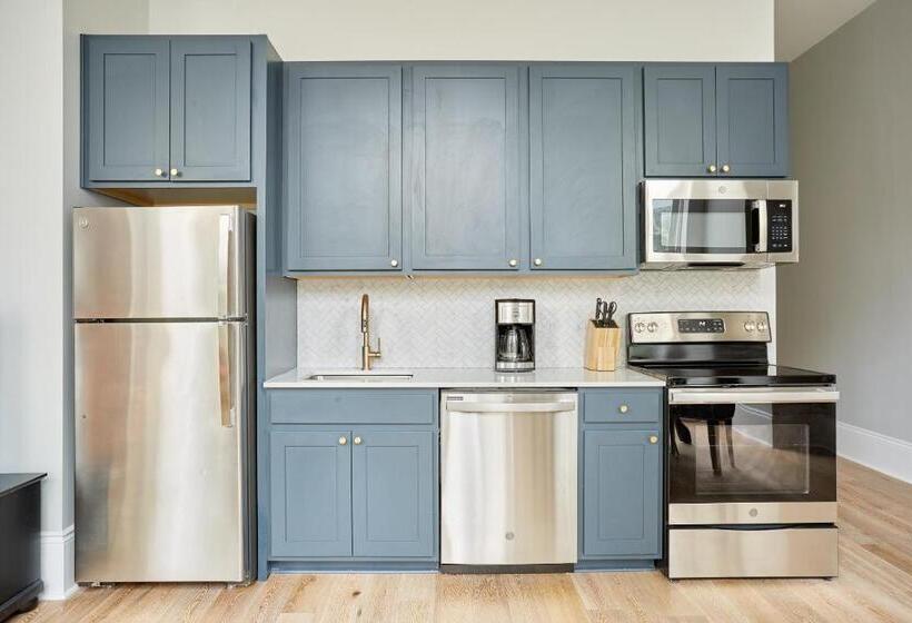 דירת שלושה חדרים, Sonder At The Vitascope