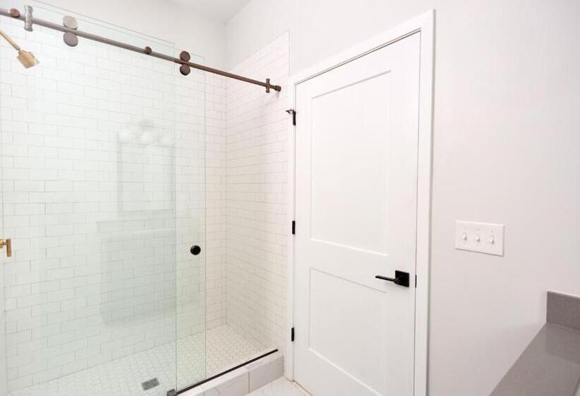 חדר סטודיו סטנדרד, Sonder At The Vitascope